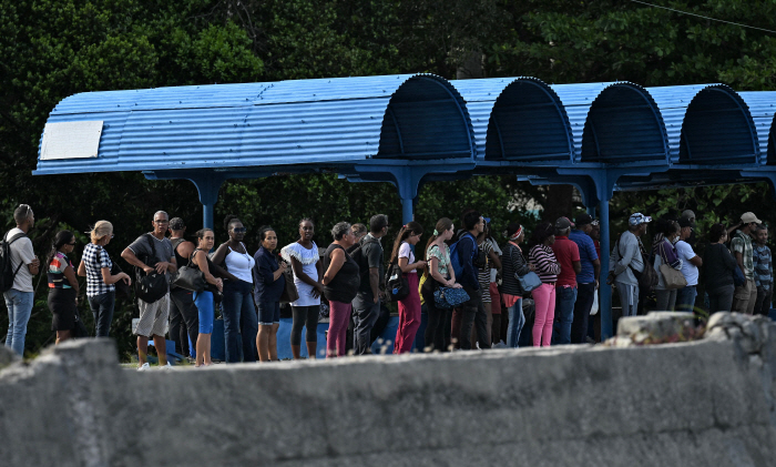 CUBA-CRISIS-TRANSPORT