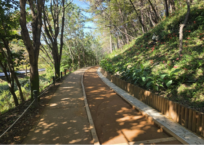 미선향 황톳길 전경 2