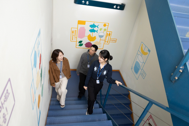 260330_임직원 계단 이용 사진_SAVE 챌린지