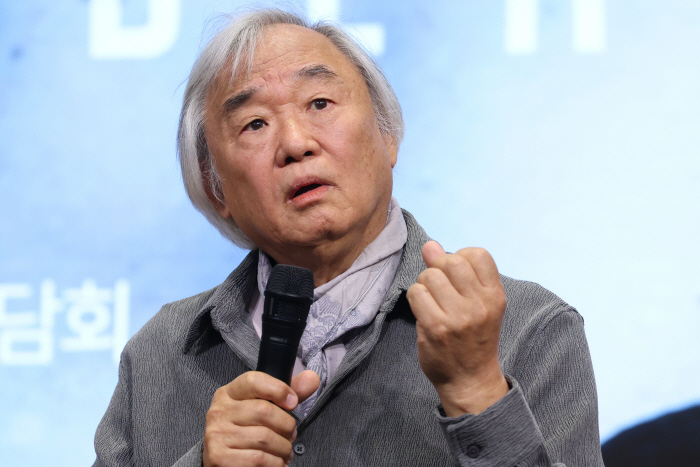 데뷔 70주년 피아니스트 백건우<YONHAP NO-3420>