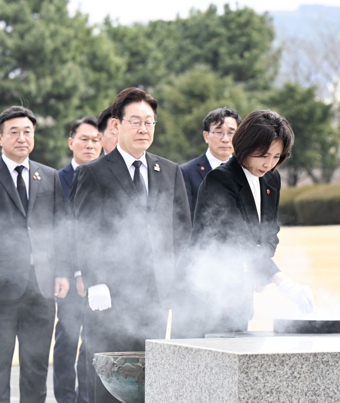 분향하는 김혜경 여사