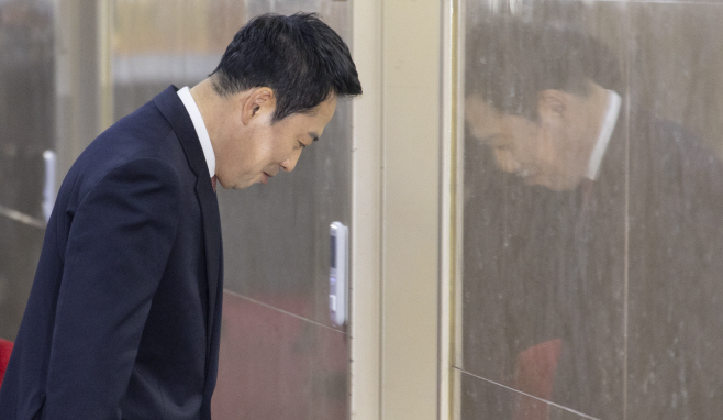 국회의장실 들어서는 장동혁 대표<YONHAP NO-2344>