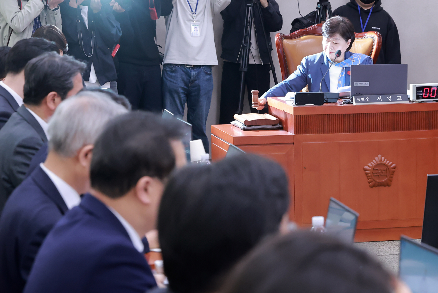 안건 상정하는 서영교 검찰 국조특위 위원장