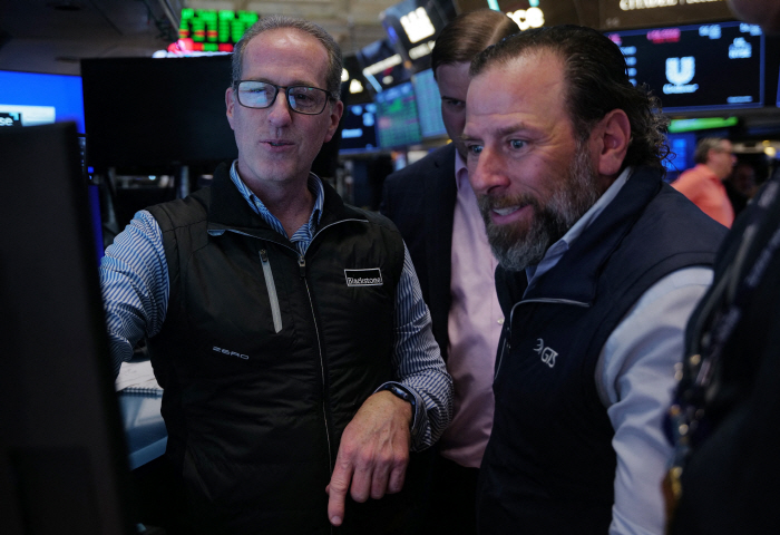 US-DOW-JONES-INDUSTRIAL-AVERAGE-CLOSES-UP-OVER-1,000-POINTS-ON-O