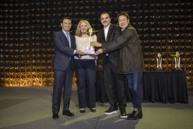 (사진 2) 현대차 아이오닉 6 N, 세계 올해의 고성능 자동차 수상