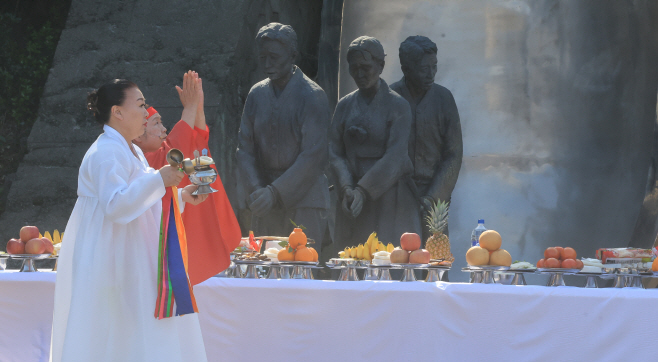 제주4·3 행방불명희생자 위령제<YONHAP NO-3338>