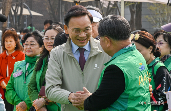 강남구, 식목일 맞이 '참여의 정원 숲' 조성 행사