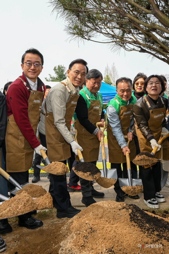 강남구, 식목일 맞이 '참여의 정원 숲' 조성 행사