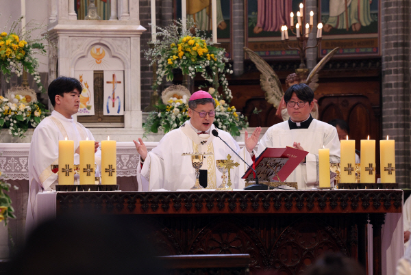 정순택 대주교, '주님 부활절 대축일 미사' 주례