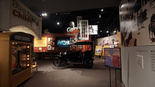 영화 '에덴의 동쪽' 포스터와 1900년대 빈티지 자동차