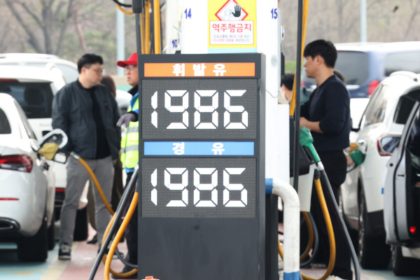 휘발유 경유 가격 상승세<YONHAP NO-3930>