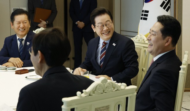 Lee to meet rival leaders over Middle East crisis