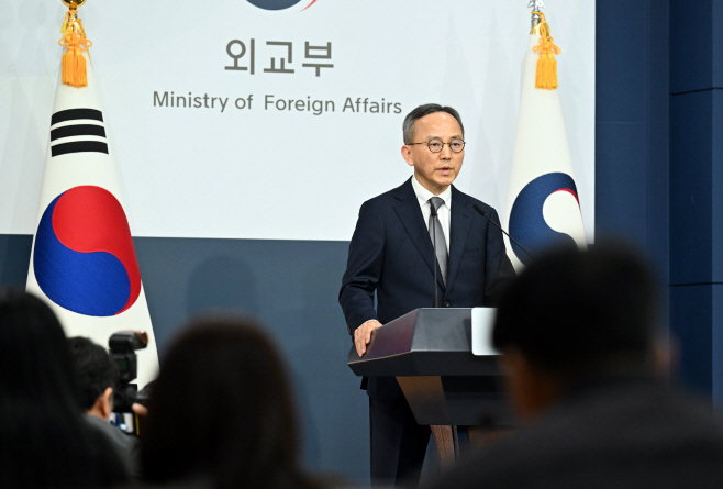 [포토]이란 사태발 한반도 정세 관련 질문에 답변하는 박일 대변인