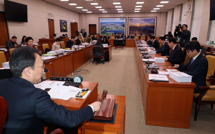 국토위 제1차 국토법안심사소위 '시작합니다'