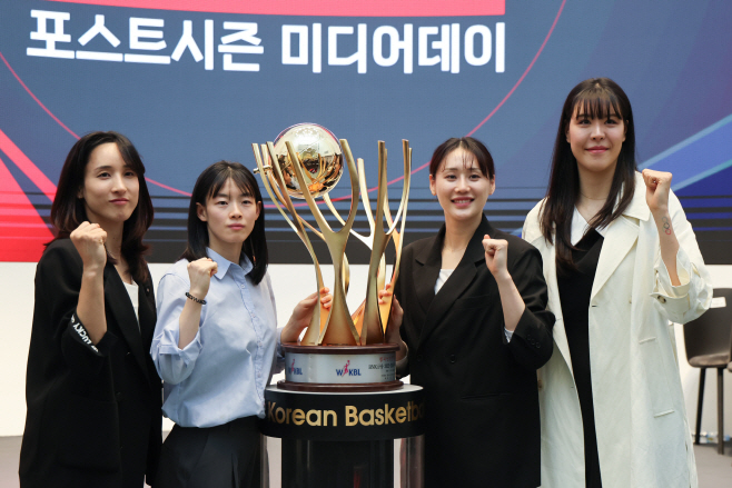 포스트시즌 플레이오프 격돌 앞둔 KB-우리은행