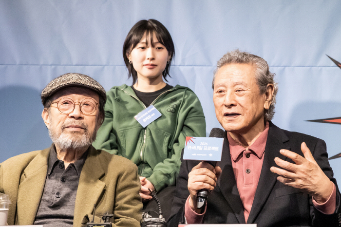 [붙임3] 2026 연극내일 프로젝트 기자간담회 현장 사진_신구·박근형 선생님