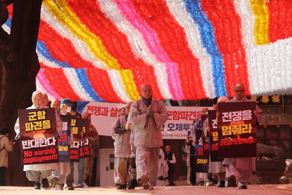 전쟁 중단 촉구 오체투지 나선 조계종 사회노동위