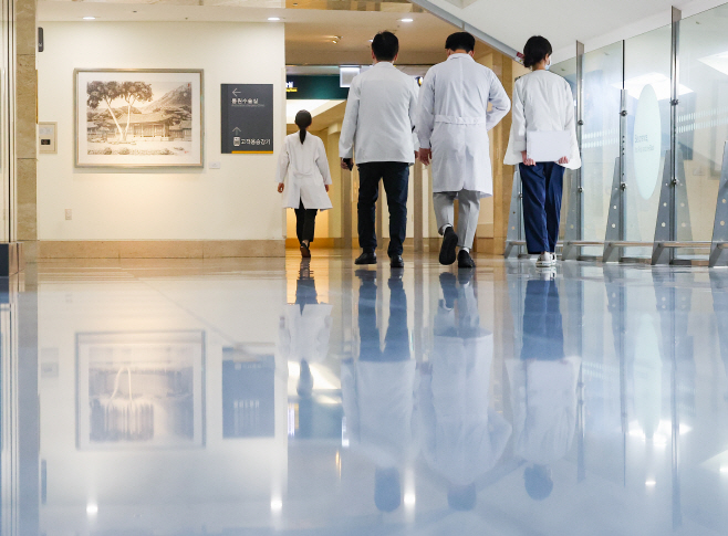 오늘 하반기 전공의 7천707명 모집 개시<YONHAP NO-2791>