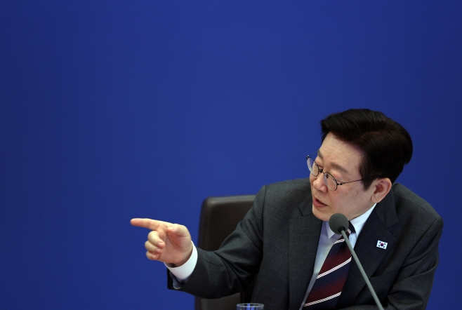 이재명 대통령, 국무회의 발언<YONHAP NO-3445>