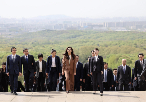 CHINA-JIANGSU-NANJING-KMT DELEGATION-SUN YAT-SEN MAUSOLEUM (CN)