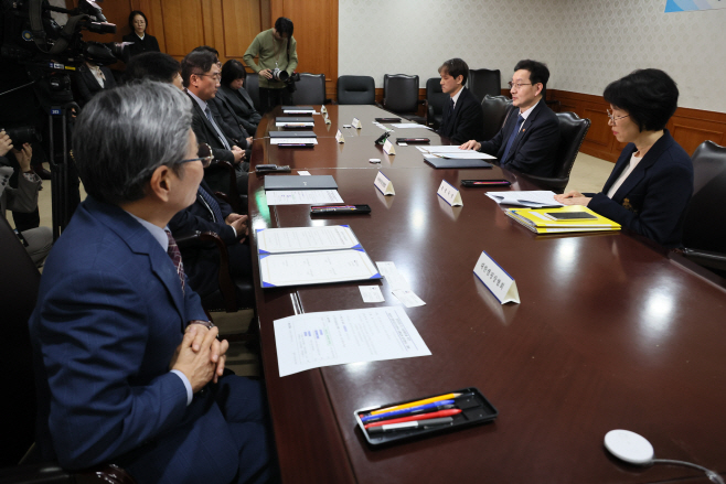 생명지킴추진본부-번개탄 유통업계, 생명존중 및...<YONHAP NO-4928>