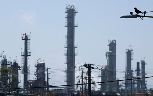 US-IRAN-WAR-HAS-OUTSIZED-IMPACT-ON-CALIFORNIA-WHICH-IMPORTS-75-P