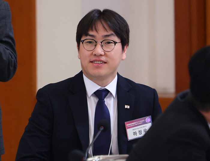 회의 참석한 하정우 수석