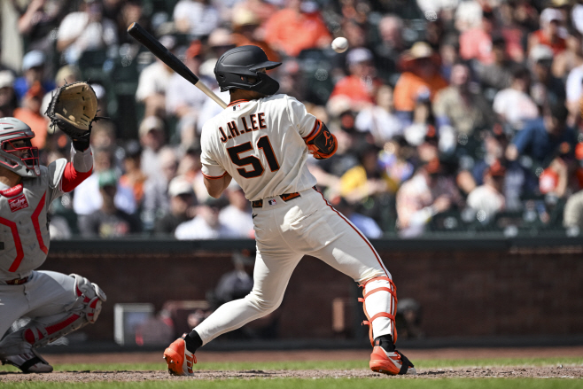 BASEBALL-MLB-SF-PHI/