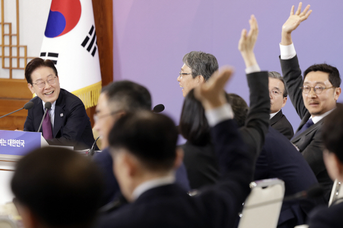 이재명 대통령, 국민경제자문회의 주재