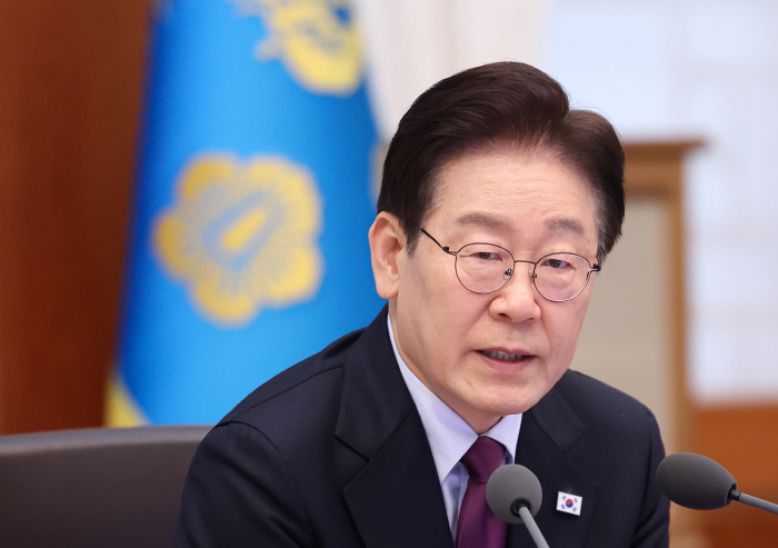 수석보좌관회의 발언하는 이재명 대통령