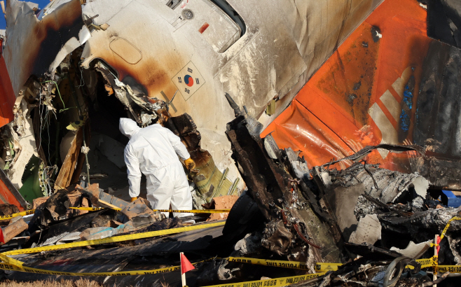 제주항공 사고 현장 조사<YONHAP NO-3729>