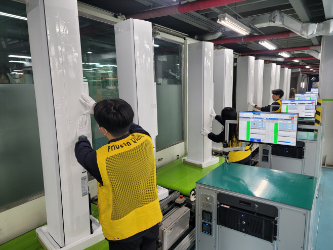 삼성전자, 급증하는 에어컨 수요 대응 위해 에어컨 생산라인 풀가동 (2)