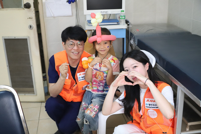 제주항공-열린의사회, 15년째 따뜻한 비행 (5)