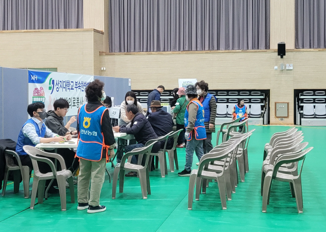 충주시, ‘농촌 왕진버스’로 찾아가는 의료서비스 제공(2025년 수안보면 운영사진) (2)