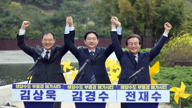 자신감 보이는 김상욱·김경수·전재수 후보<YONHAP NO-2261>