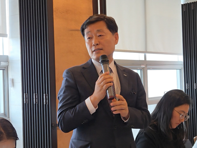 기자간담회 하는 정왕국 대표이사 사장<YONHAP NO-4307>