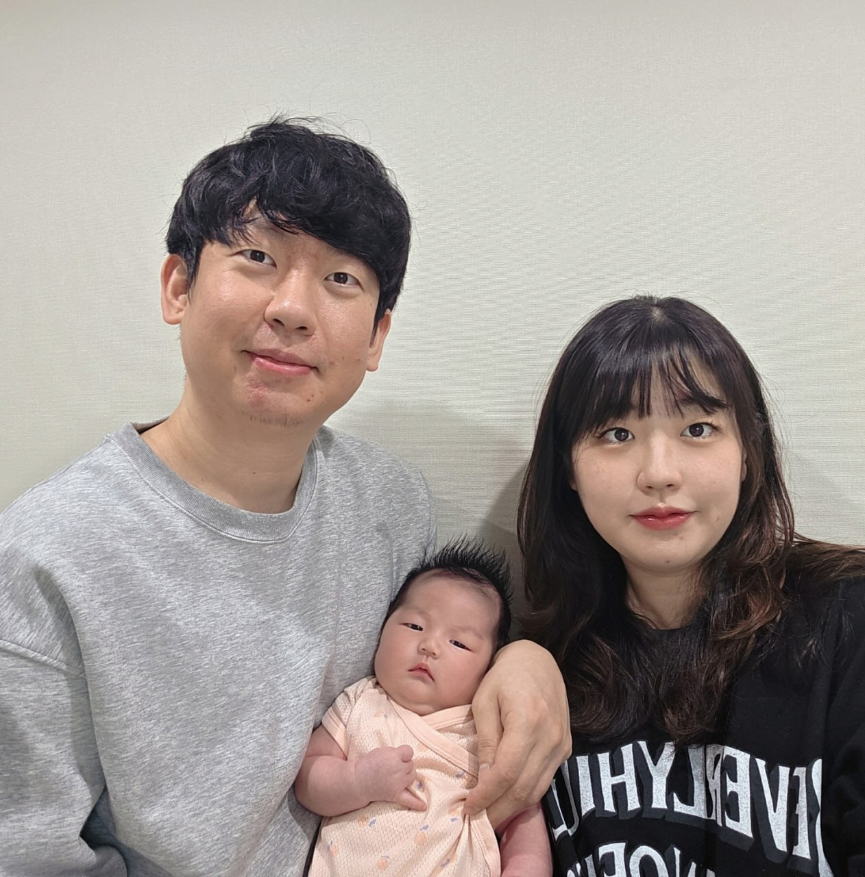 02 육아동행지원금을 100번째로 수령한 최종학 조리사 가정.