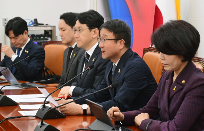 민주당 정책조정회의-07