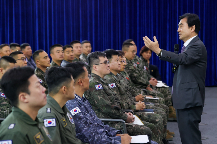 260416 (국방부) 국방부장관 해군·해병대 현장 지휘관 대상 특별강연 (3)