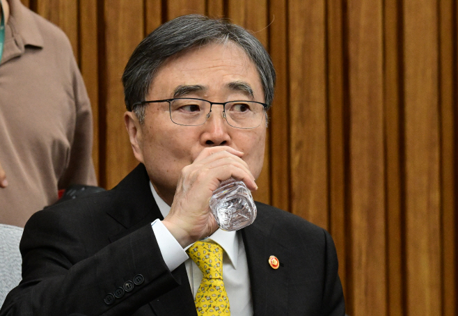 민주당-국민의힘-15