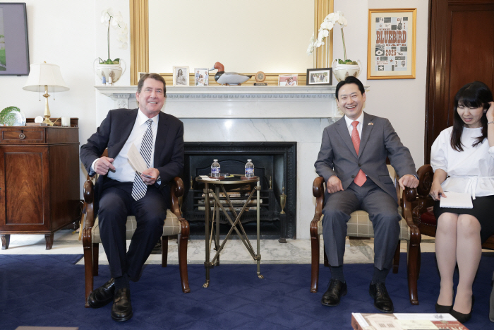 빌 해거티 미 상원의원 만난 국민의힘 장동혁 대표<YONHAP NO-4882>