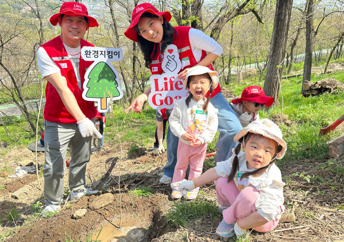 [사진1] LG전자, 세계 곳곳에서 나무심기, 폐가전 수거