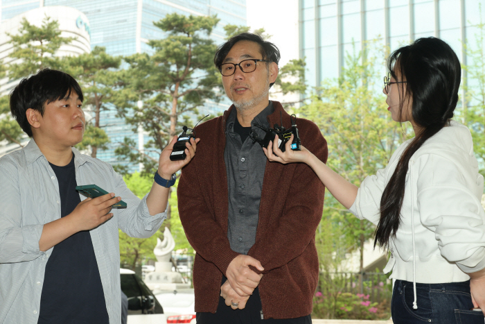 서민위, 10대 성폭행 무혐의 처분 경찰에 대한 고발인 조사 출석