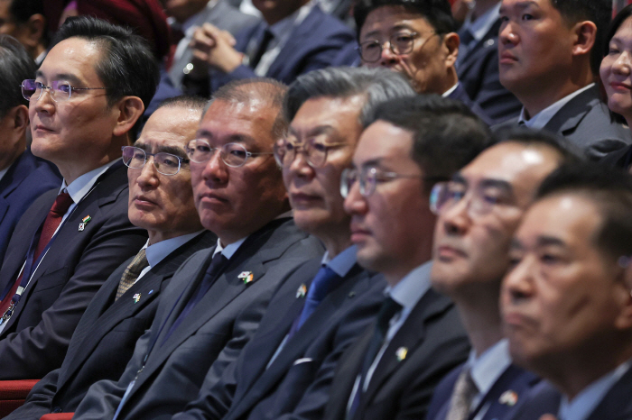 대통령 발언 듣는 경제인들