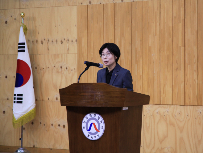 (사진1) 박수진 축산물품질평가원장이 제37주년 창립기념식에서 기념사를 하고 있다