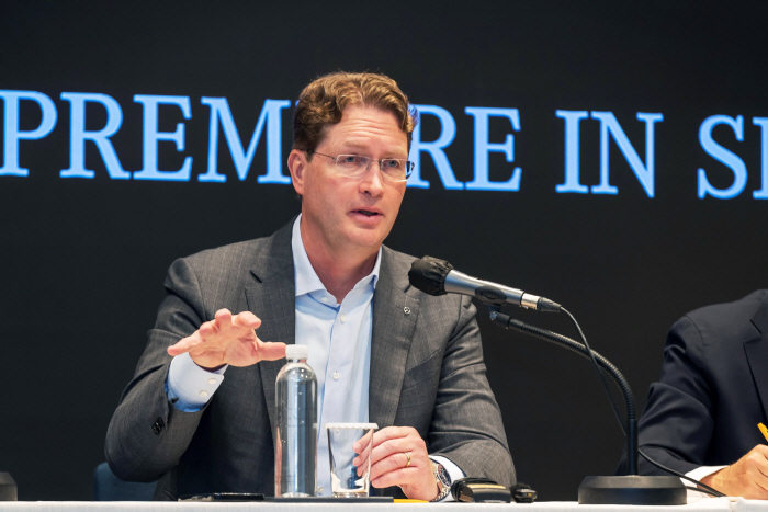 [사진 2] 메르세데스-벤츠 본사 주요 임원 미디어 라운드 테이블