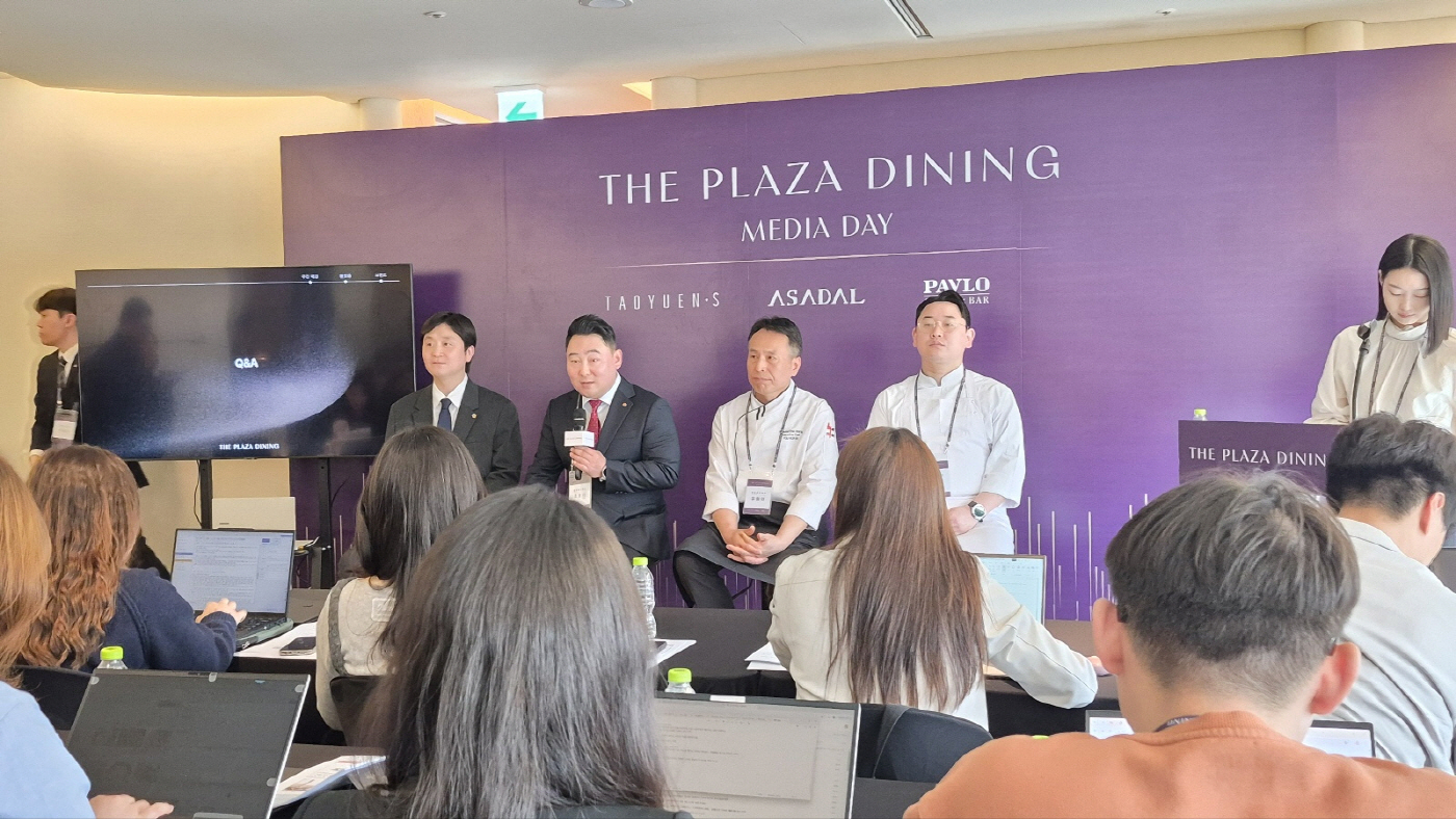 조용기 한화푸드테크 대표가 21일 열린 간담회에서 기자들의 질의에 대답하고 있다. / 차세영 기자