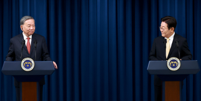 이재명 대통령, 한·베트남 공동언론발표<YONHAP NO-2550>