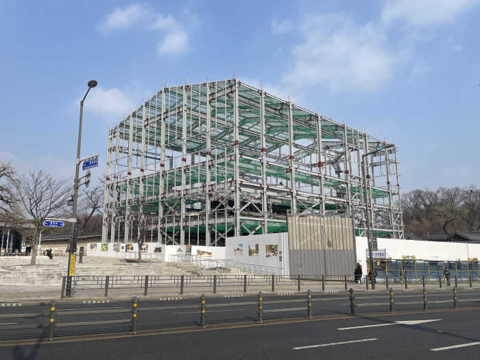 2. 2026년 창덕궁 돈화문 수리현장 가설덧집 설치 현황 사진