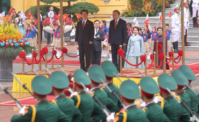 이재명 대통령 베트남 국빈방문 환영식<YONHAP NO-4804>